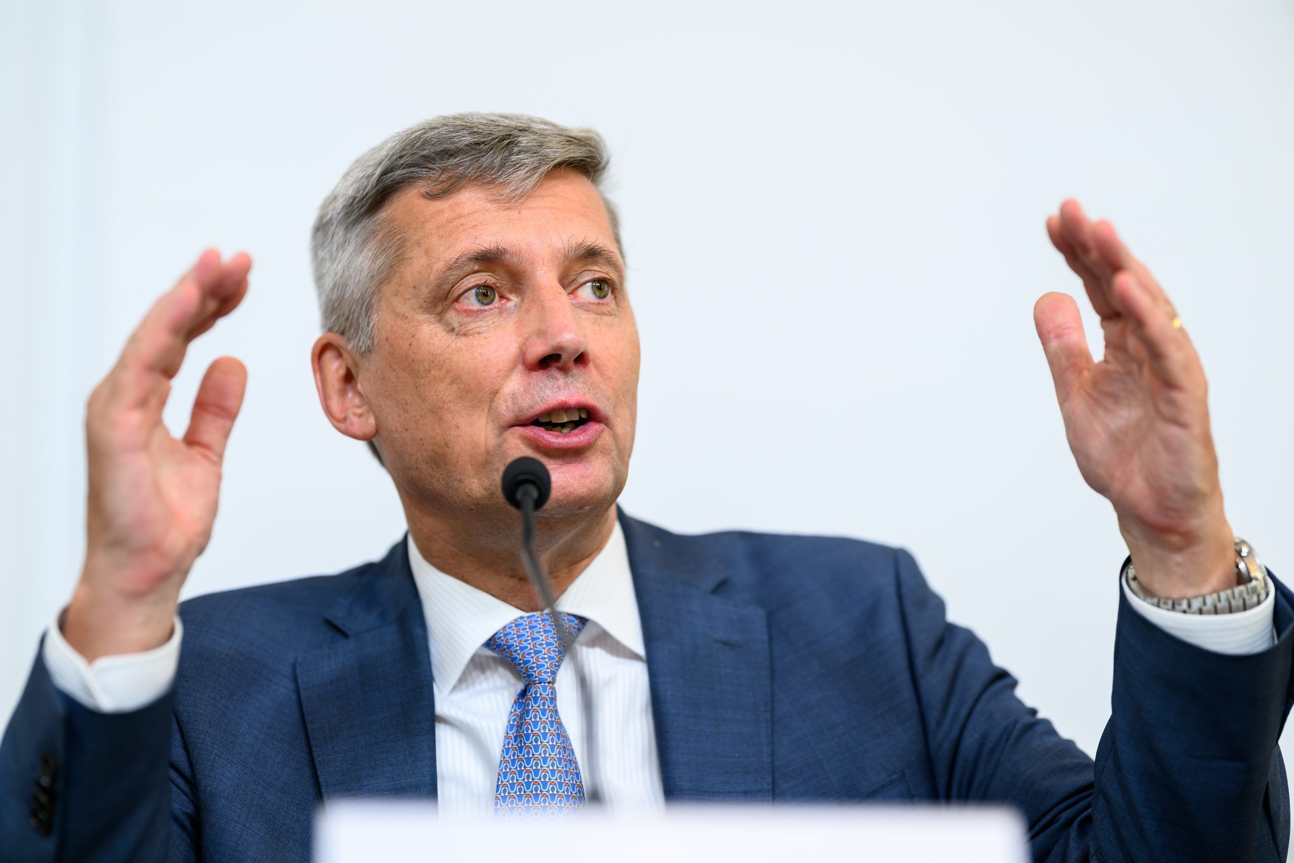 ABD0071_20240715 – WIEN –
STERREICH: Vorsitzender der Untersuchungskommission Martin Kreutner im Rahmen der Prsentation der Ergebnisse der Untersuchungskommission des BMJ anlsslich der Causa Pilnacek, am Montag, 15. Juli 2024, in Wien. – FOTO: APA/MAX SLOVENCIK