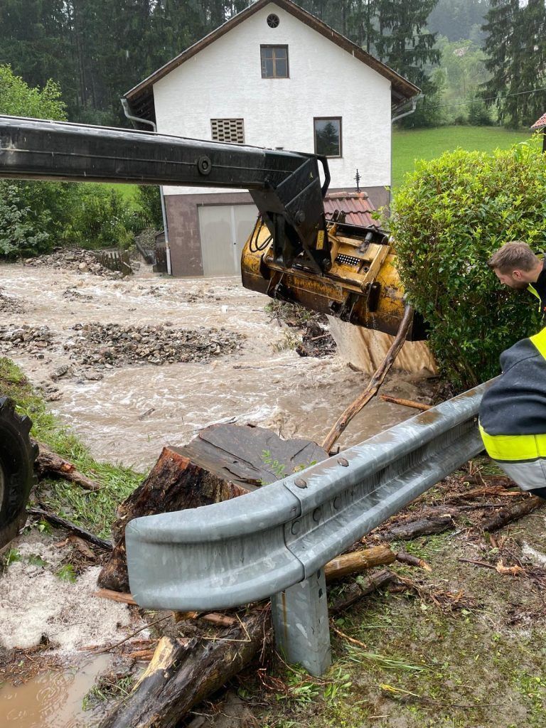 ABD0100_20240712 – AMSTETTEN – STERREICH: ++ HANDOUT ++ ZU APA0330 VOM 12.7.2024 – Unwetter haben am Freitagnachmittag, 12. Juli 2024 Niedersterreich heimgesucht. Vor allem Bezirke im Westen des Bundeslandes waren von Gewitter, Hagel und Sturm betroffen. Im Bild: Die Situation am Freitag, 12. Juli 2024 im Bezirk Amstetten. – FOTO: APA/BFKDO AMSTETTEN – ++ WIR […]