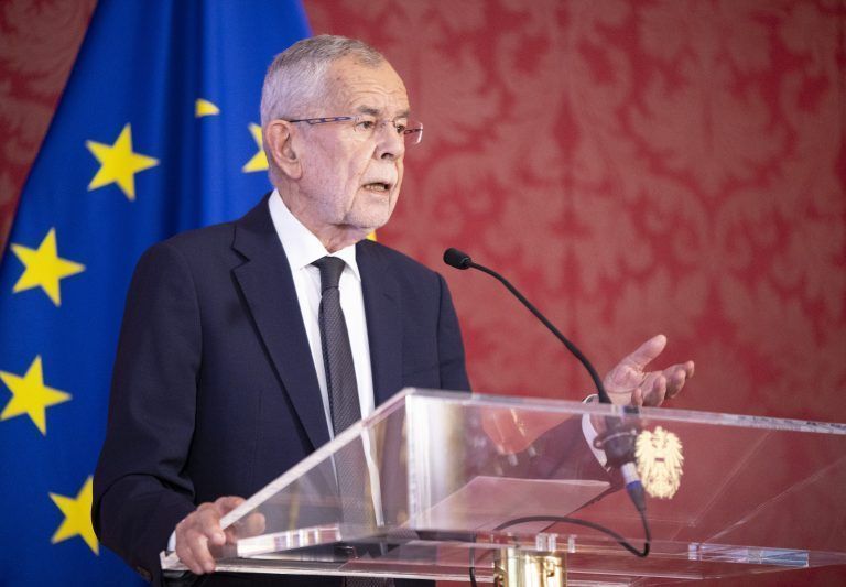 ABD0179_20240613 – WIEN –
STERREICH: Bundesprsident Alexander Van der Bellen am Donnerstag, 13. Juni 2024 im Rahmen einer Verleihung des “Kurt-Vorhofer-Preis” in der Prsidentschaftskanzlei in Wien. – FOTO: APA/TOBIAS STEINMAURER