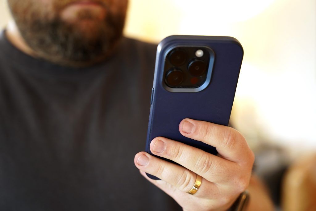 Wer darf im Ernstfall meine Chats lesen und mein Handy aufbereiten?