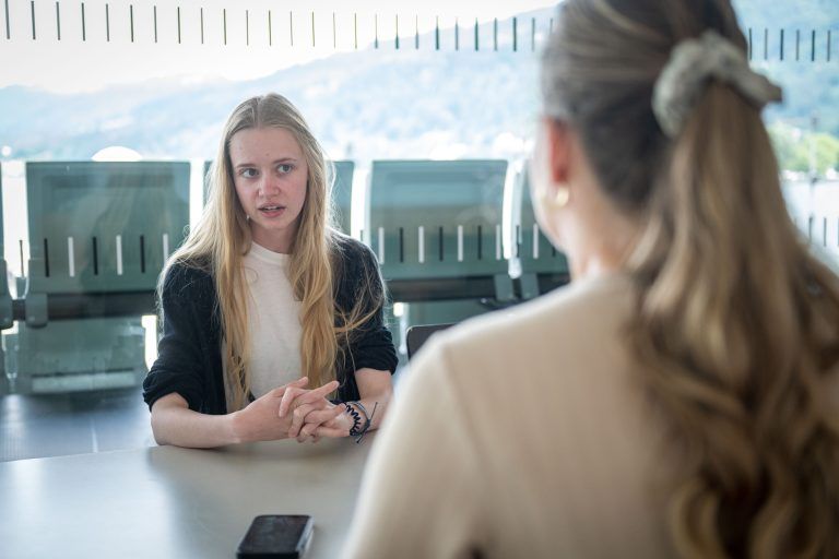 Mitwirkende der Bregenzer Festspiele. Linda Huter Company Managerin, Julia Schultheis Requisite der Freischütz, Nino Walser Projektleitung Licht