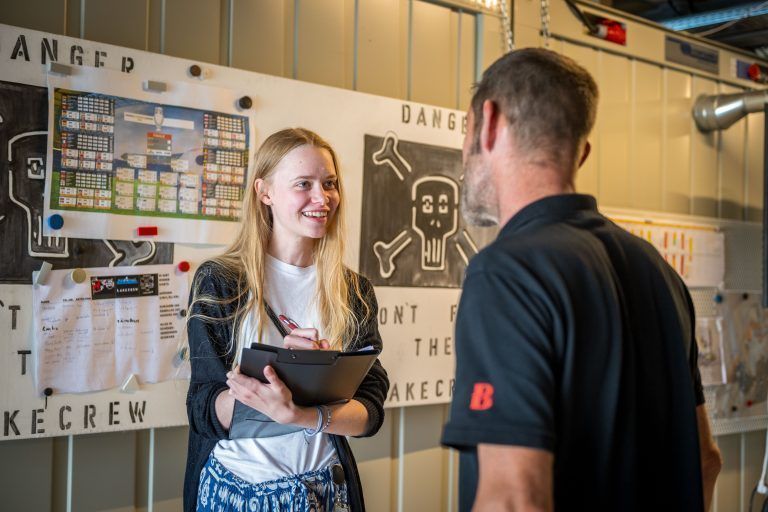 Mitwirkende der Bregenzer Festspiele. Linda Huter Company Managerin, Julia Schultheis Requisite der Freischütz, Nino Walser Projektleitung Licht