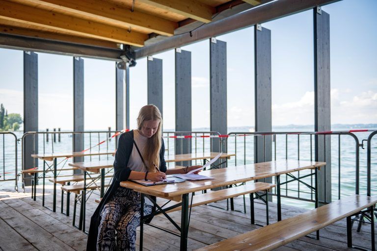 Mitwirkende der Bregenzer Festspiele. Linda Huter Company Managerin, Julia Schultheis Requisite der Freischütz, Nino Walser Projektleitung Licht