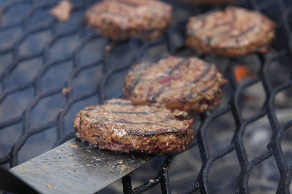 Österreicher sind Feuer und Flamme fürs Grillen