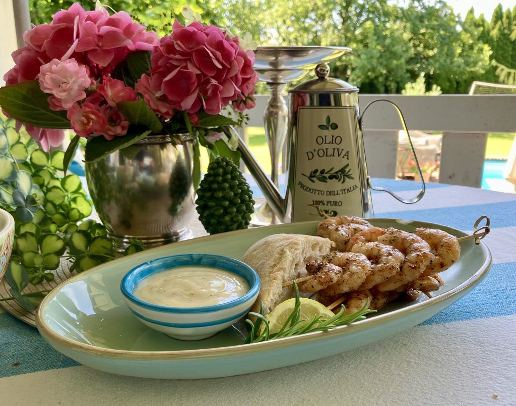 Garnelenspießchen mit Rosmarin-Aioli