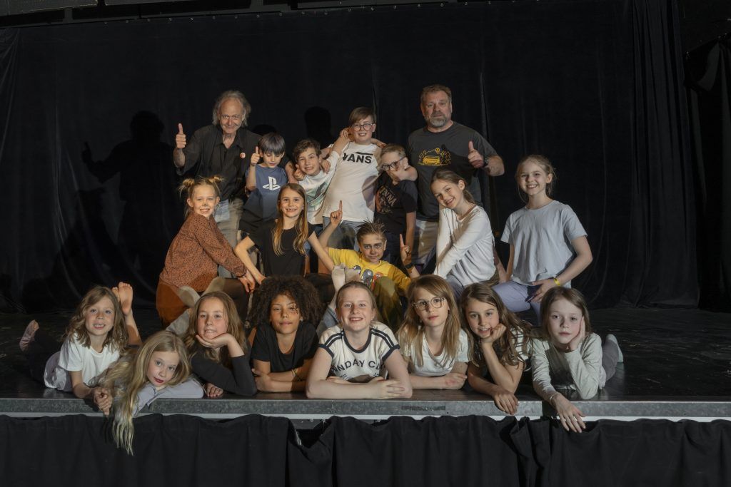 Ein Kindertheater mitten in der Übergabe