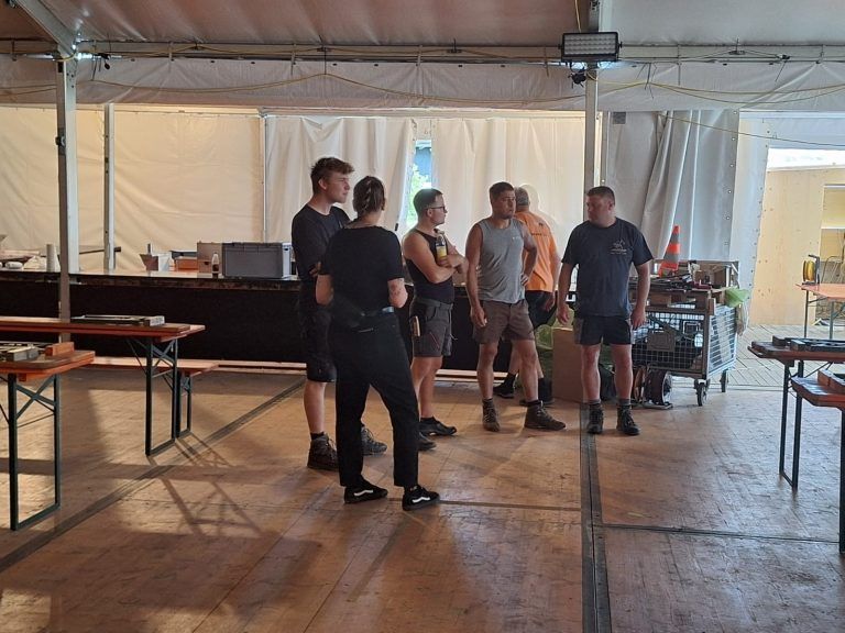 Aufbau 100-Jahre-Fest