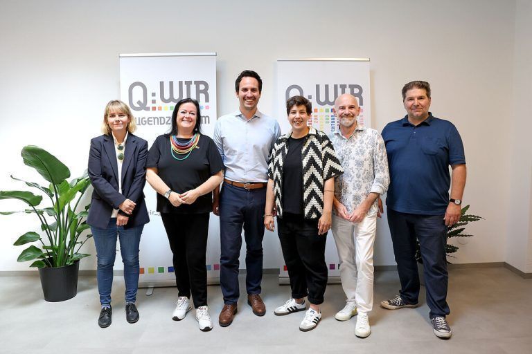 Eröffnung des Ersten Queeren Jugenzentrums -Q.Wir - durch Vizebürgermeister Christoph Wiederkehr und BVIn Stefanie Lamp.