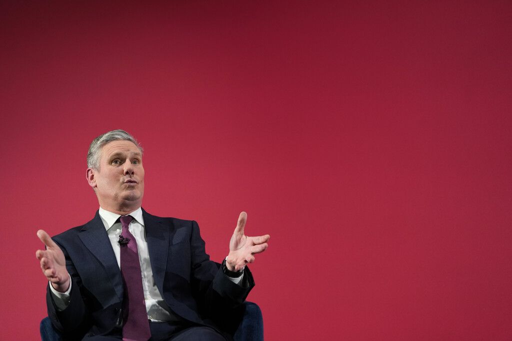 Was die ersten 100 Tage für Wahltriumphator Starmer bringen