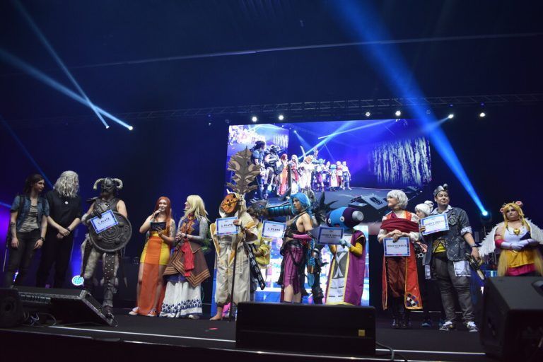 Am Sonntag präsentierten Cosplayer ihre selbstgemachten Kostüme auf der Bühne