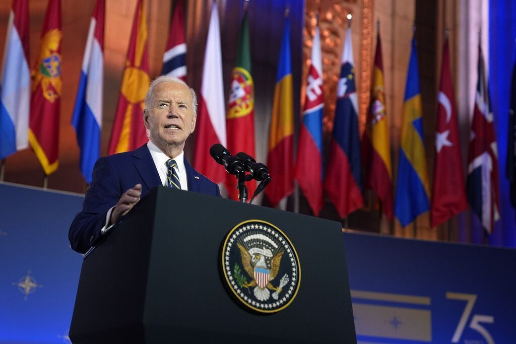 Erster Senator der US-Demokraten fordert Biden zum Rückzug auf