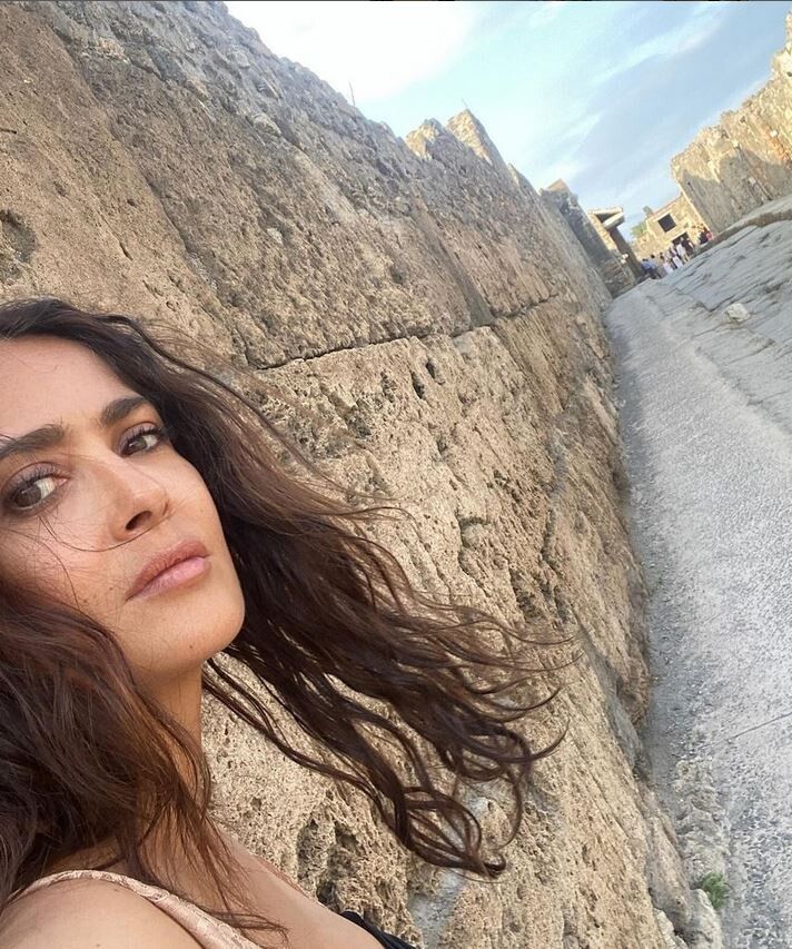 Schauspielerin Salma Hayek genoss kürzlich ihre Auszeit in Italien. Sie besuchte unter anderem die Ruinen der antiken Stadt Pompeji
