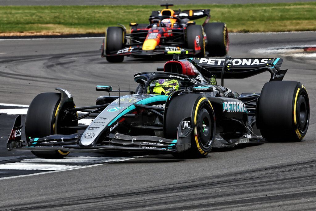 Lewis Hamilton gewinnt vor Max Verstappen