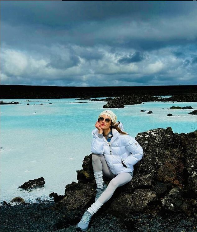 Supermodel Alessandra Ambrosio erkundete Island und erkundete die Blaue Lagune