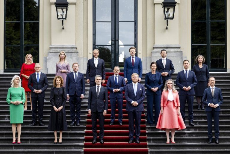 THE HAGUE - The new government stepped on the steps of Huis ten Bosch Palace. ANP ROBIN VAN LONKHUIJSEN netherlands out - belgium out PUBLICATIONxINxGERxSUIxAUTxONLY Copyright: xx x502595786x originalFilename: 502595786.jpg