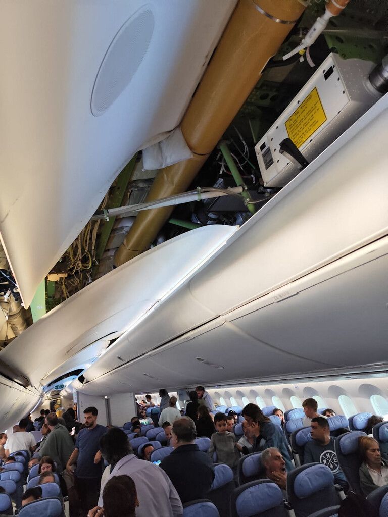 This UGC picture taken on July 1, 2024 and released as a courtesy by passenger Claudio Fernandez Arbes shows damages in an Air Europa Boeing 787-9 Dreamliner after it made an emergency landing in Natal, in northern Brazil, on July 1, 2024, after hitting strong turbulence on its way from Madrid to Montevideo. At least seven people were injured Monday during the flight prompting an emergency landing in Brazil, the airline said. The plane, with 325 people on board, was diverted in the early morning hours to the airport of Natal in northeastern Brazil on its way to the Uruguayan capital, the Spanish company said. (Photo by Claudio FERNANDEZ ARBES / UGC / AFP) / RESTRICTED TO EDITORIAL USE – MANDATORY CREDIT « AFP PHOTO / Courtesy of Claudio FERNANDEZ ARBES» - NO MARKETING NO ADVERTISING CAMPAIGNS – DISTRIBUTED AS A SERVICE TO CLIENTS