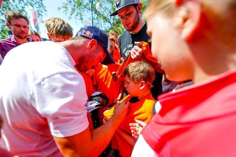 ZOETERMEER,NETHERLANDS,24.JUL.24 - ALPINE SKIING - Marcel Hirscher, media event. Image shows Marcel Hirscher and fans.<br />Photo: GEPA pictures/ Pro Shots/ Shane Winsser - ATTENTION - COPYRIGHT FOR AUSTRIAN CLIENTS ONLY