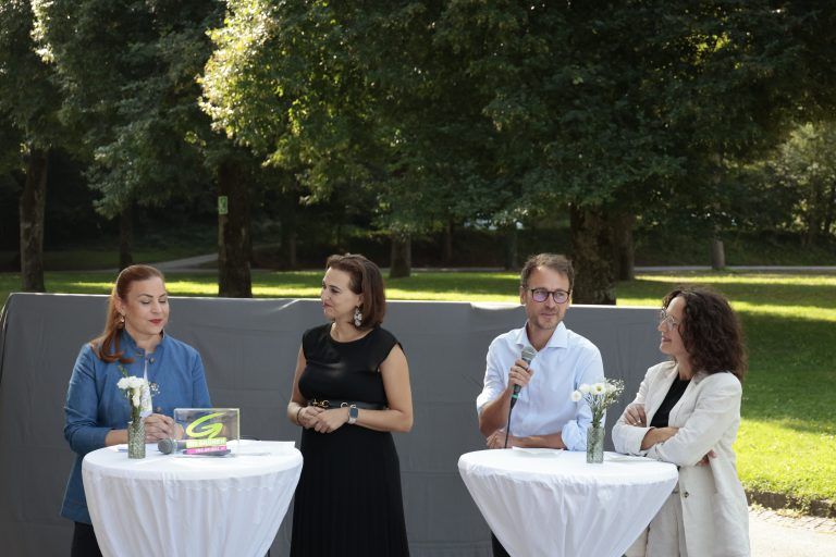 PK mit Bundesministerin Alma Zadic, Nationalrätin Nina Tomaselli, Landesrat Daniel Zadra, Landesrätin Klubobfrau Eva Hammerer.