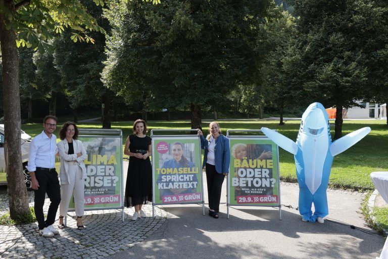 PK mit Bundesministerin Alma Zadic, Nationalrätin Nina Tomaselli, Landesrat Daniel Zadra, Landesrätin Klubobfrau Eva Hammerer.