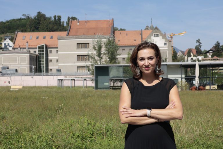 PK mit Bundesministerin Alma Zadic, Nationalrätin Nina Tomaselli, Landesrat Daniel Zadra, Landesrätin Klubobfrau Eva Hammerer.