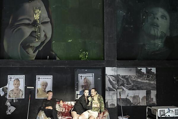 Stemanns &#8220;Orestie&#8221; zwischen Chaos und Happy End in Salzburg