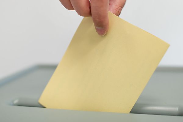 ÖVP und SPÖ rücken der FPÖ in Umfragen näher