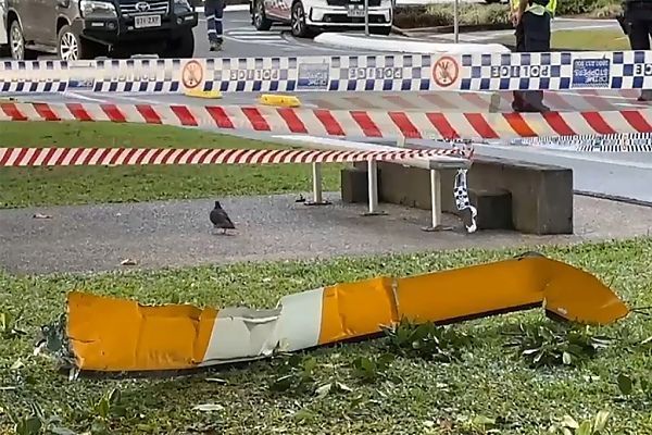 Helikopter stürzt in Australien auf Hoteldach
