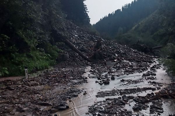 Muren auf Straßen in Tirol, Überschwemmungen in St. Anton