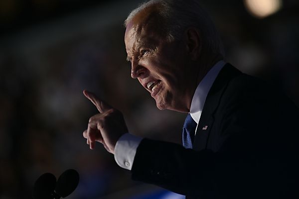 Biden schwört US-Demokraten bei Parteitag auf Harris ein