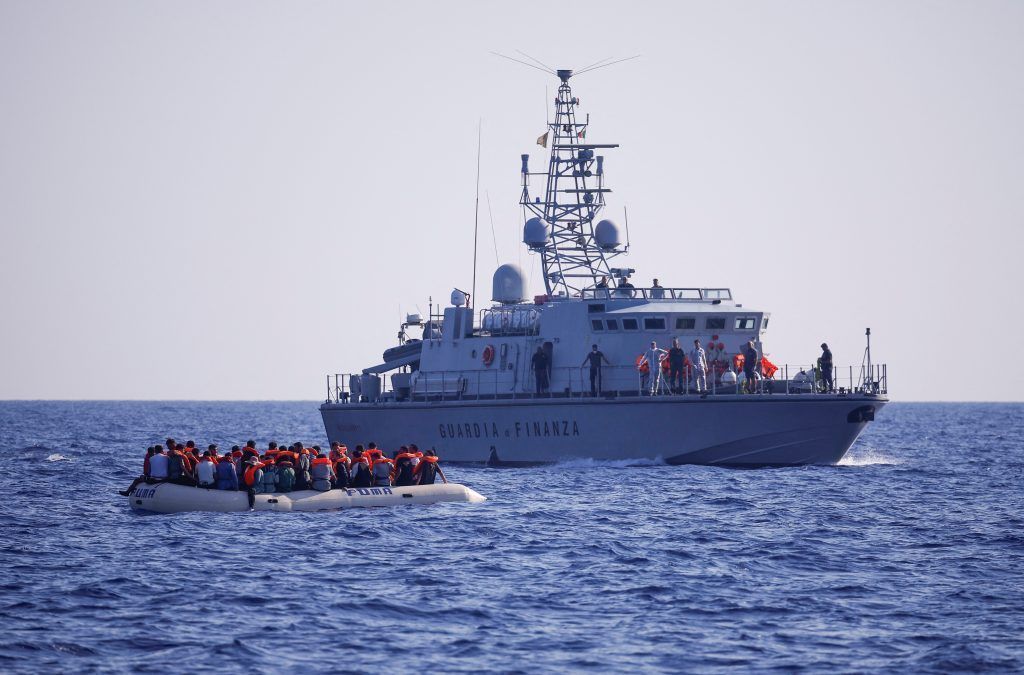 Fast 1000 Menschen auf Lampedusa eingetroffen