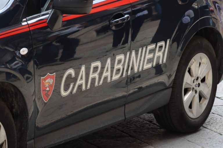 24.06.2023, Verona, ITA, UNTERWEGS IN Italien, Fototermin, Reportage, Themenbild, Verschiedene Themenbilder, Reise, Reisefeature, im Bild Polizia, Polizei, Verona, Italien, Italy, 112, Carabinieri, *** 24 06 2023, Verona, ITA, UNDERWAY IN ITALY, photo shoot, reportage, theme image, various theme images, travel, travel feature, in the picture Polizia, police, Verona, Italy, Italy, 112, Carabinieri,