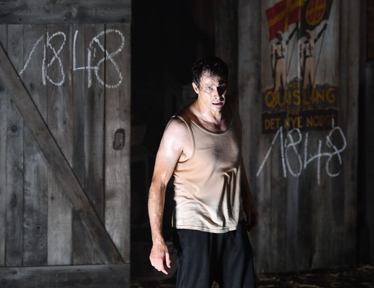 ABD0007_20180805 – HALLEIN/SALZBURG –
STERREICH: Marc Hosemann am Freitag, 3. August 2018, whrend der Fotoprobe zum Schauspiel “Hunger”, das am 4. August 2018, im Rahmen der Salzburger Festspiele auf der Perner Insel in Hallein Premiere hat. – FOTO: APA/BARBARA GINDL