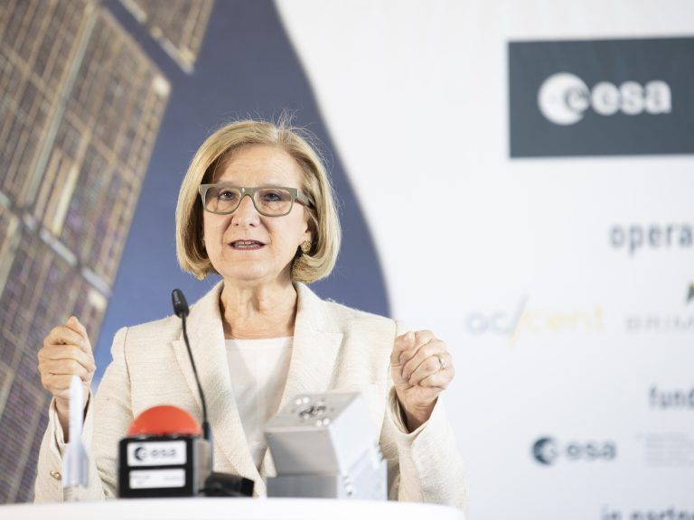 ABD0022_20240426 – SCHWECHAT – STERREICH: Landeshauptfrau Johanna Mikl-Leitner (VP) am Freitag, 26. April 2024 anl. einer PK zur Erffnung des ,,ESA Phi-Lab NET Austria” am Flughafen in Wien-Schwechat. – FOTO: APA/TOBIAS STEINMAURER
