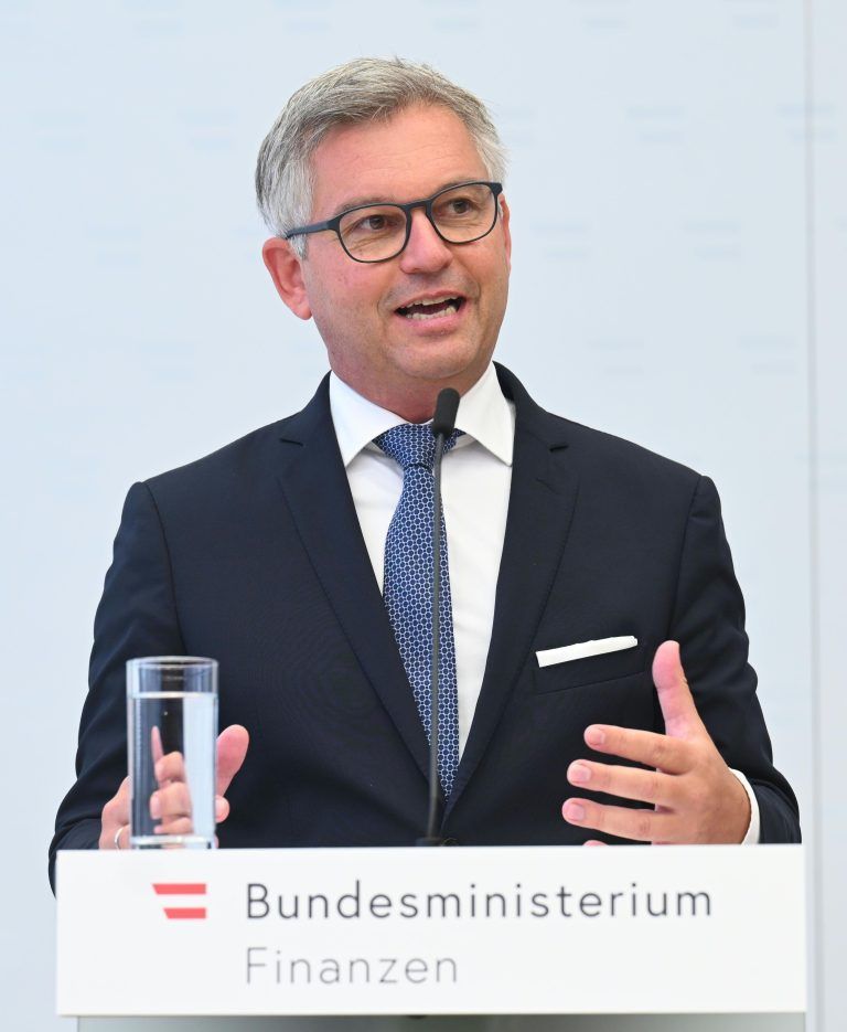 ABD0040_20240708 – WIEN –
STERREICH: ZU APA0158 VOM 8.7.2024 – Finanzminister Magnus Brunner (
VP) am Montag, 8. Juli 2024, anl. der Prsentation “OECD Economic Survey – Lnderbericht zu
sterreich 2024” im Finanzministerium in Wien. – FOTO: APA/HELMUT FOHRINGER
