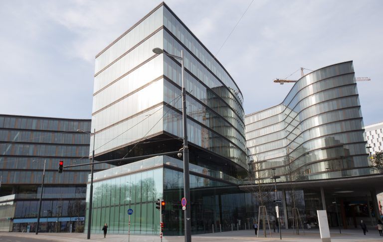 ABD0053_20170321 – WIEN –
STERREICH: Aussenaufnahme des Erste-Campus Wien; aufgenommen am Dienstag, 21. Mrz 2017. Mehr als 4.000 Beschftigte der Erste Holding und der Erste Bank
sterreich sowie aller in Wien ansssigen Banktchter haben hier ihre Bros. – FOTO: APA/GEORG HOCHMUTH