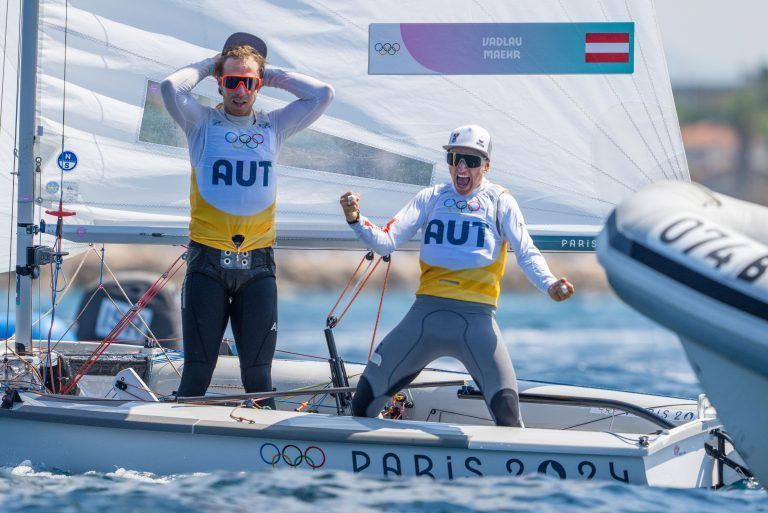 ABD0054_20240808 – PARIS – FRANKREICH: Lukas Mhr und Lara Vadlau (AUT) am Donnerstag, 08. August 2024, whrend. des Medal Race zur 470er-Klasse anl. der Olympischen Sommerspiele 2024, bei Marseille. – FOTO: APA/GEORG HOCHMUTH