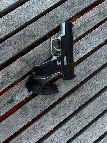 ABD0069_20240820 – WIEN – STERREICH: ++ HANDOUT ++ ZU APA0200 VOM 20.8.2024 – Jugendliche, die mit angeblichen Schusswaffen hantierten, haben am Montagabend, 19. August 2024 in Wien-Landstra§e einen Polizeieinsatz ausgelst. Diverse Einsatzkrfte mit Verstrkung durch Beamte der WEGA rckten aus und trafen im Park in der Schnirchgasse die drei Tatverdchtigen an. Vor Ort stellten sich […]
