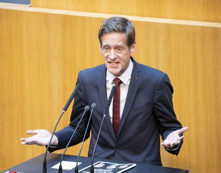 ABD0089_20240703 – WIEN –
STERREICH: NatAbg. Kai Jan Krainer (SP
) am Mittwoch, 03. Juli 2024 anl. einer Sitzung des Nationalrats im Parlament in Wien. – FOTO: APA/TOBIAS STEINMAURER