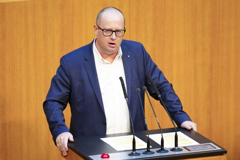 ABD0096_20231019 – WIEN –
STERREICH: Hubert Fuchs (FP
) am Donnerstag, 19. Oktober 2023, anl. des? Nationalrat – u.a. Bundesfinanzgesetz 2024, in Wien. – FOTO: APA/EVA MANHART