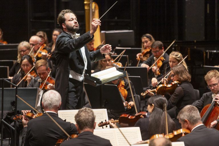 Bregenz am 5.8.2024 Bregenzer Festspiele. OK Orchesterkonzert der Wiener Symphoniker 3, Dirigent Petr Popelka. Dirigent Petr Popelka
