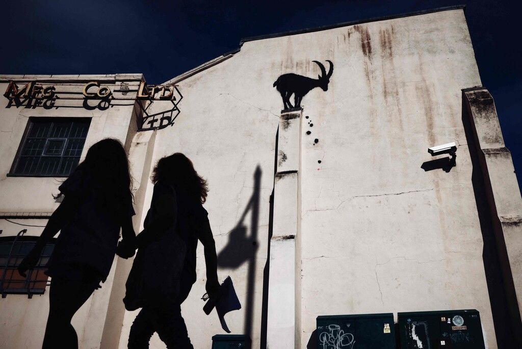 Banksy meldet sich mit Steinbock und Elefanten zurück