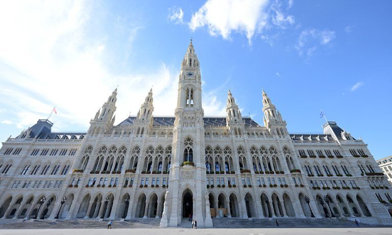 Das Wiener Rathaus mit frisch Sanierter Fassade fotografiert am Donnerstag, 21. September 2023.
