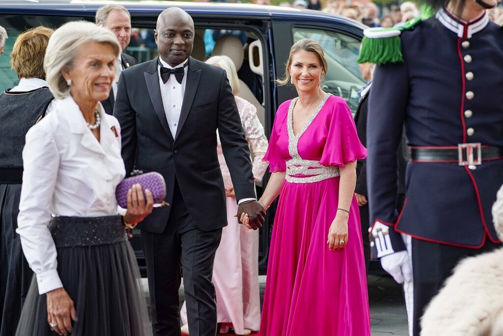 Wo heiraten norwegische Prinzessinnen und Schamanen?