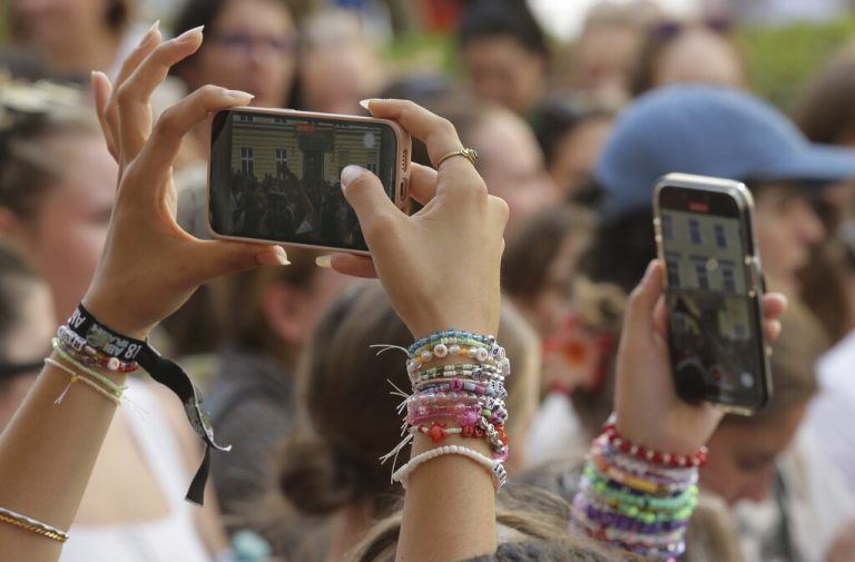 Swifts take photos in the city centre in Vienna on Thursday, Aug.8, 2024. Organizers of three Taylor Swift concerts in the stadium in Vienna this week called them off on Wednesday after officials announced arrests over an apparent plot to launch an attack on an event in the Vienna area such as the concerts. (AP Photo/Heinz-Peter Bader)