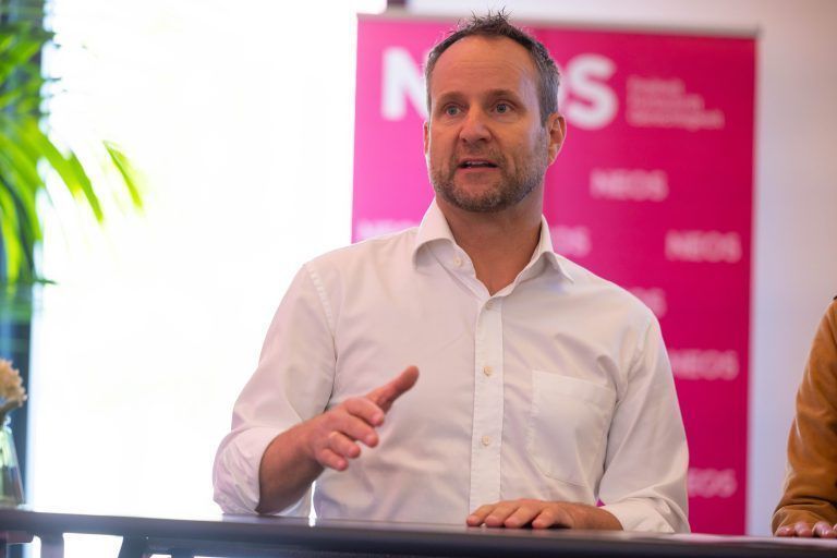 Pressekonferenz mit Matthias Strolz, Claudia Gamon und Johannes Gasser.