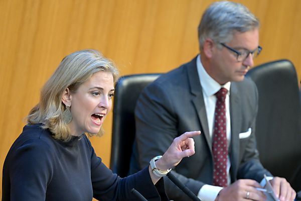 NEOS wollen mit Korruption &#8220;abfahren&#8221;