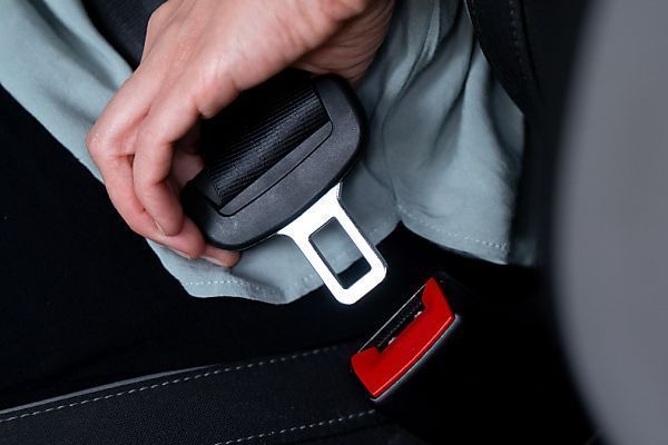 Ohne Gurt im Auto wird man seit 40 Jahren gestraft