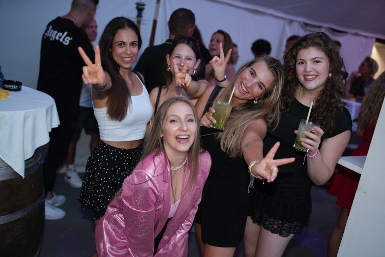 Menschen, Beachbar, Partykracher