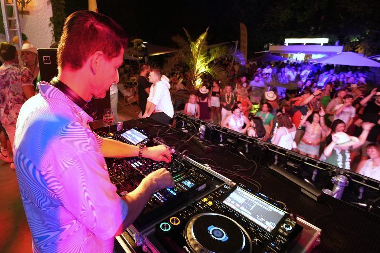 Menschen, Beachbar, Partykracher
