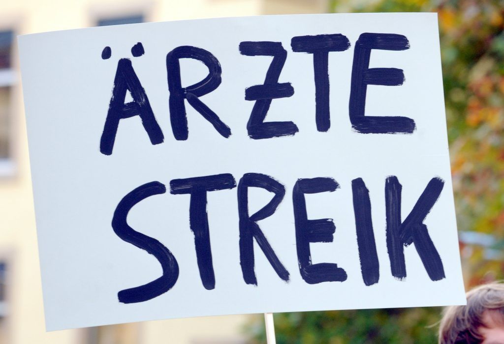 Rund 2.000 bayerische Krankenhausärzte im Warnstreik